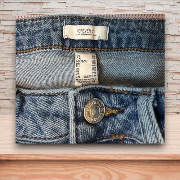 Forever 21 Straight Leg Button Fly High Rise Distressed Blue Jeans Size 29 EUC - Picture 6 of 6